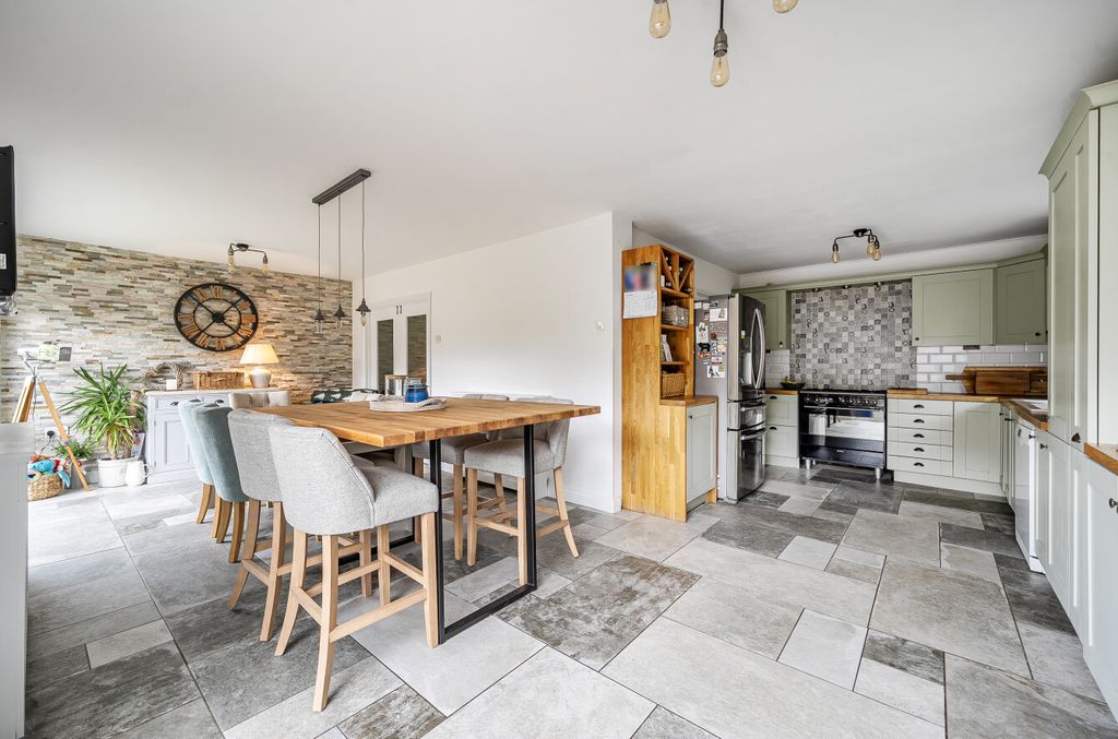 Property photo 2 of 17 1344472-14-68B5B9...