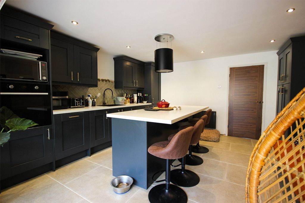 Property photo 2 of 17 Picture No. 05