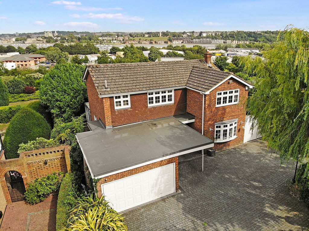 Property photo 3 of 55