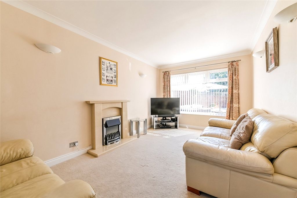 Property photo 2 of 34 Picture No. 23