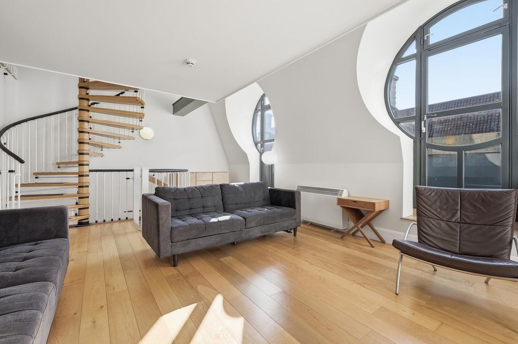 Property photo 3 of 25 Living Room