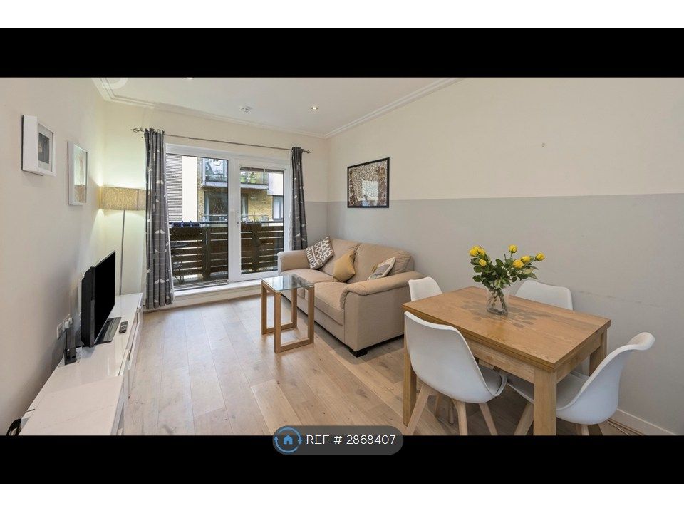 Property photo 2 of 7 Living Room / Dining Area