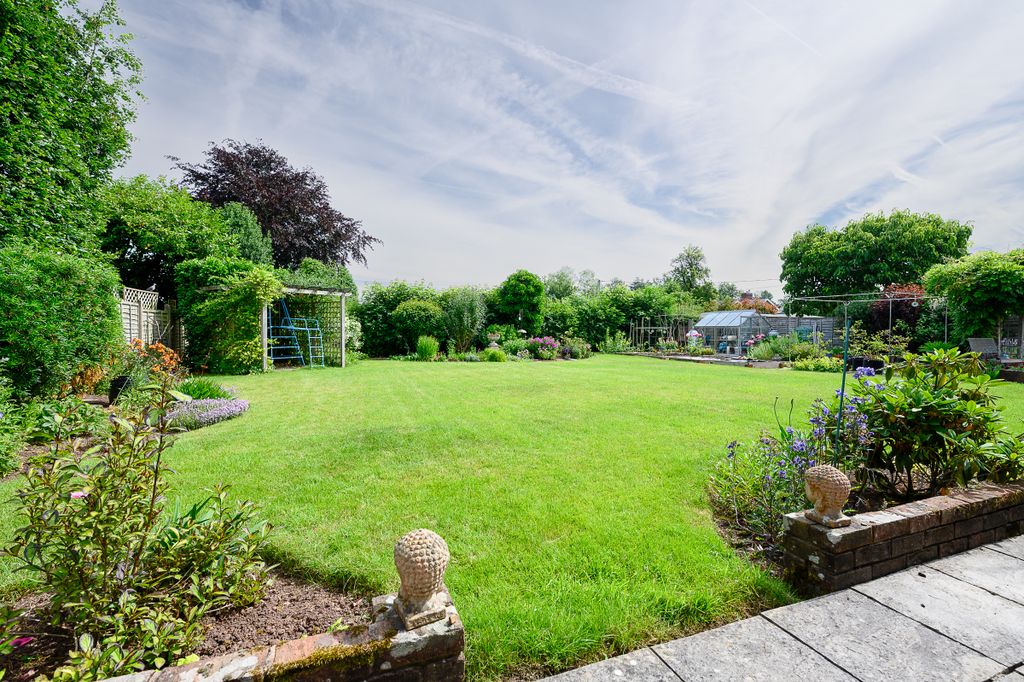 Property photo 2 of 22 Strawberry Fields-10