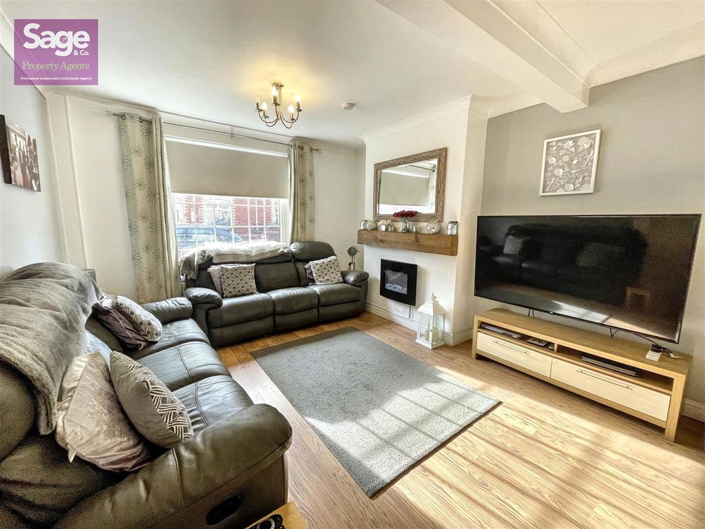 Property photo 2 of 21