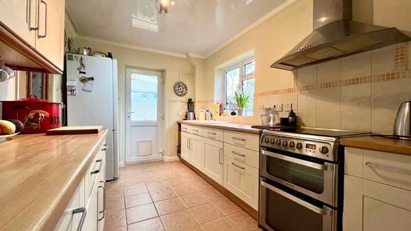 Property photo 3 of 19 Kitchen