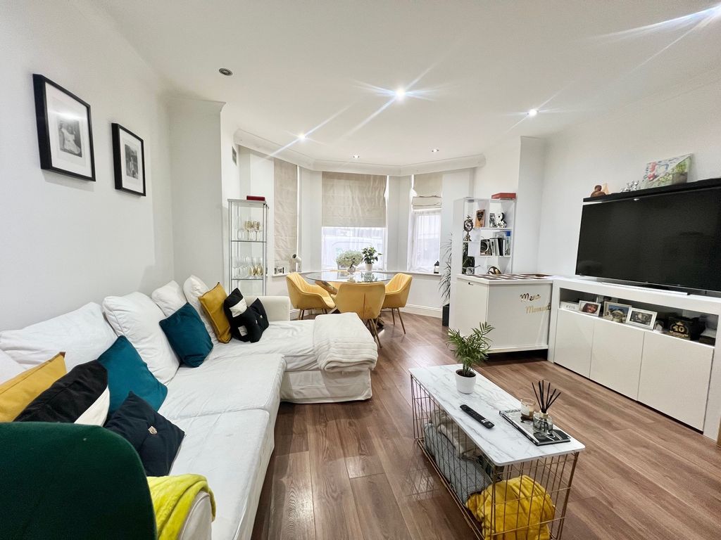 Property photo 1 of 13 Photo 11