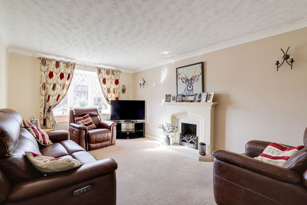 Property photo 2 of 25