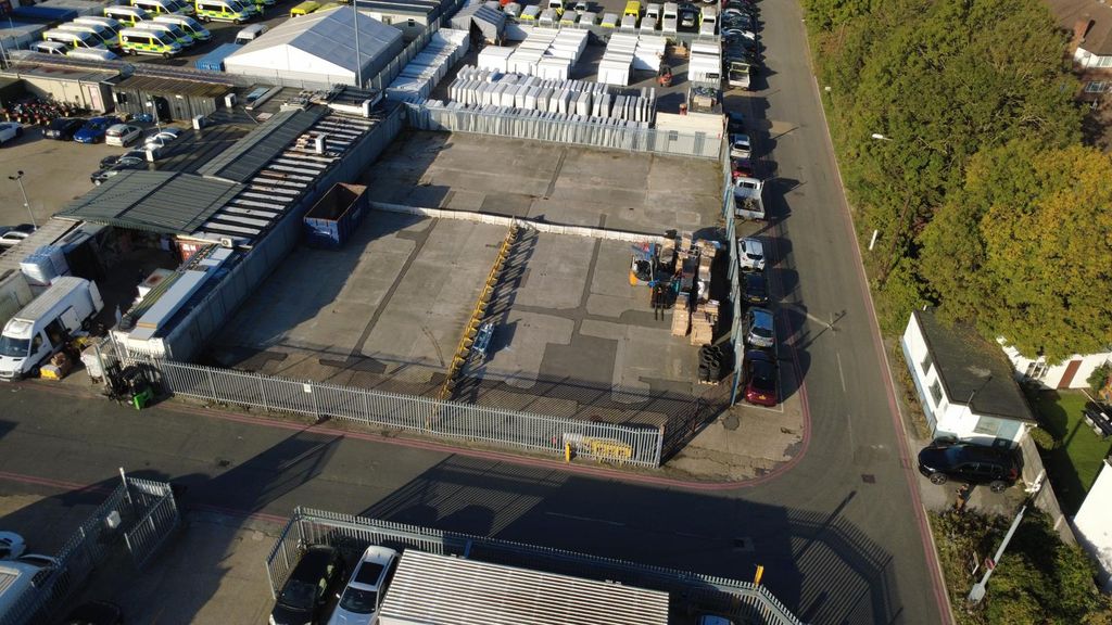 Property photo 2 of 3