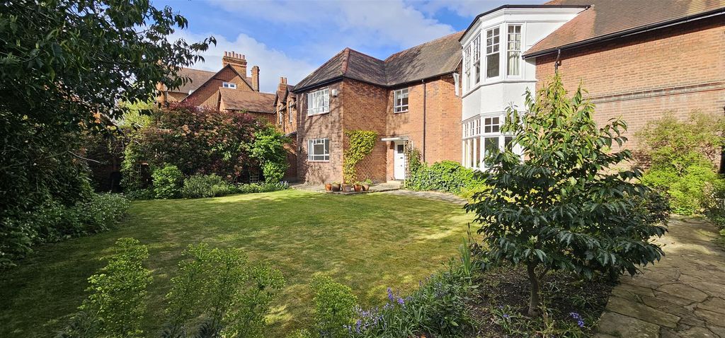 Property photo 1 of 7 For Sale - 4 Kara Lodge, W4
