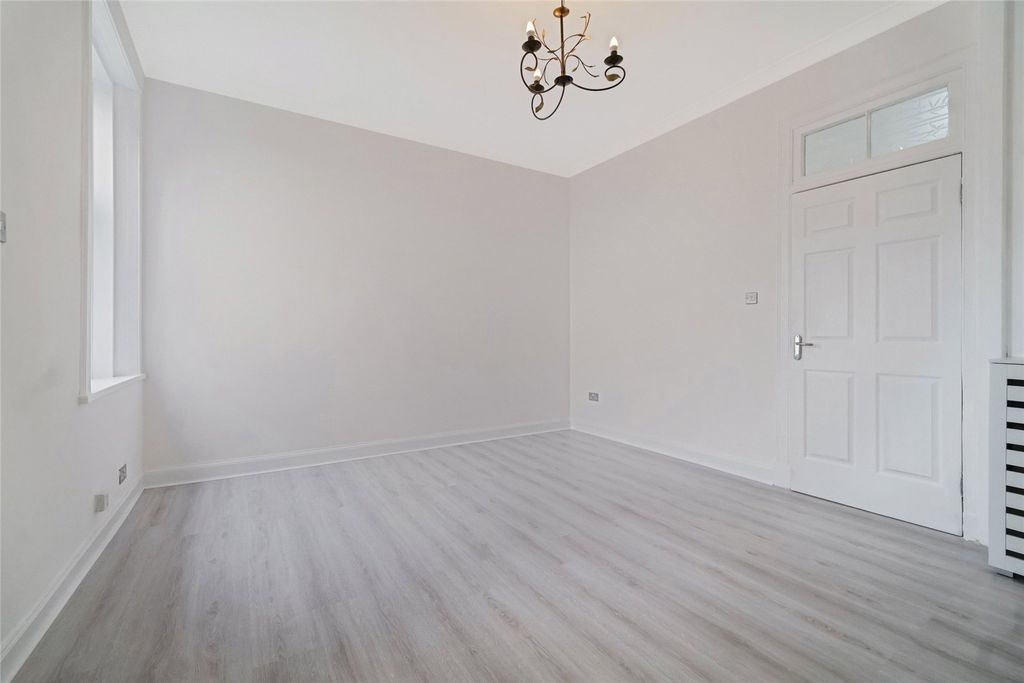 Property photo 3 of 21 Picture No. 04