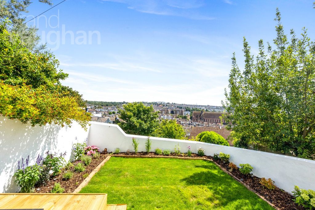 Property photo 2 of 27 Picture No. 29