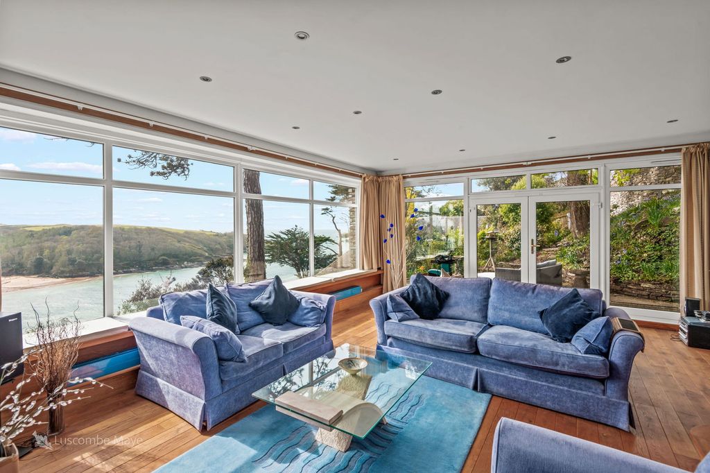 Property photo 2 of 23