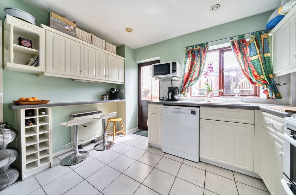 Property photo 3 of 8 1325010-13-6878d7...