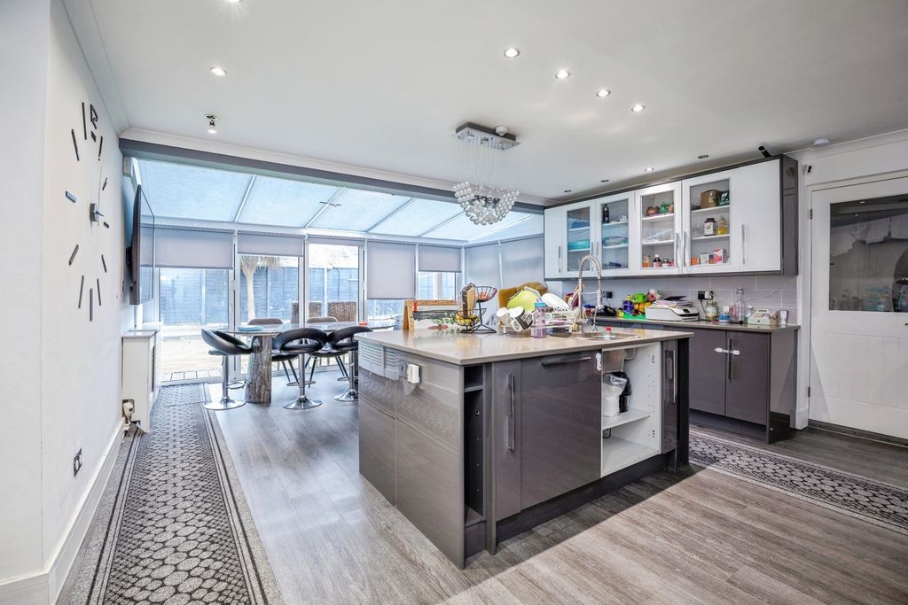 Property photo 1 of 16 Kitchen