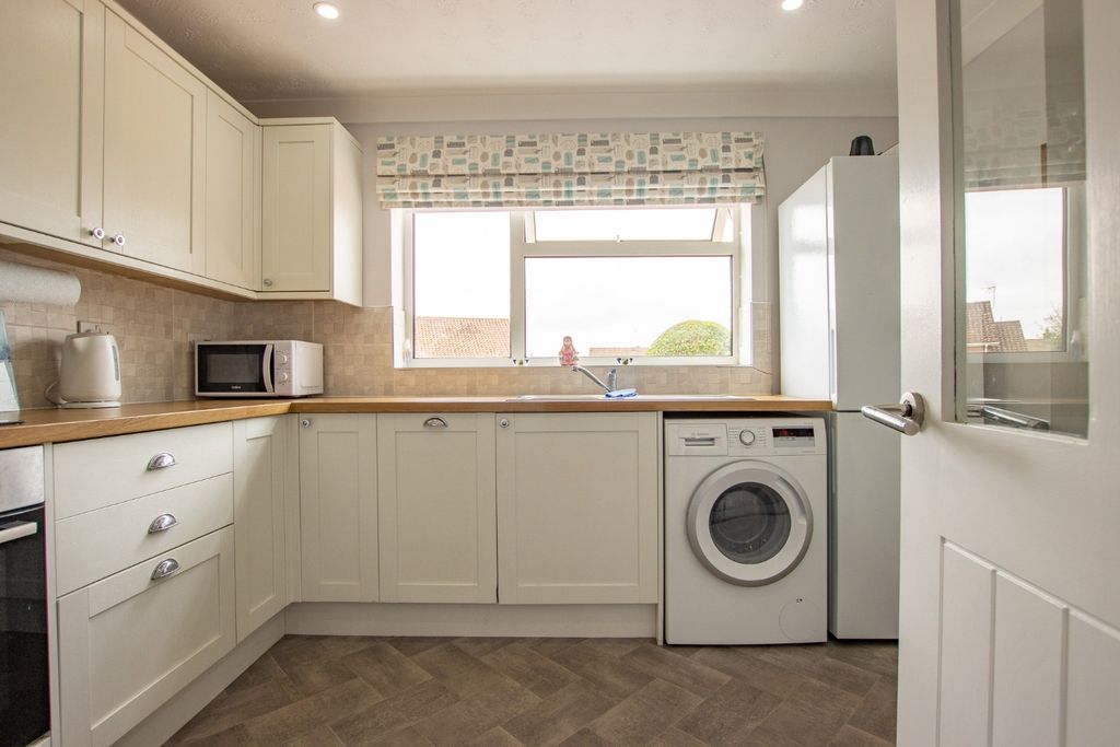 Property photo 3 of 21 4135977