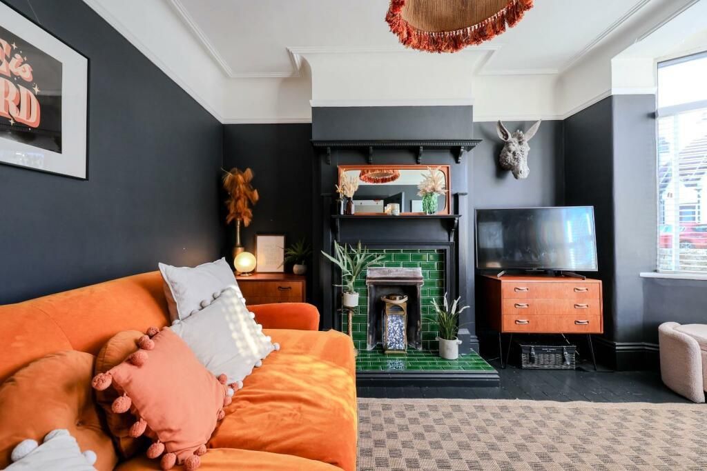 Property photo 3 of 14 144 Silverdale Living.Jpeg