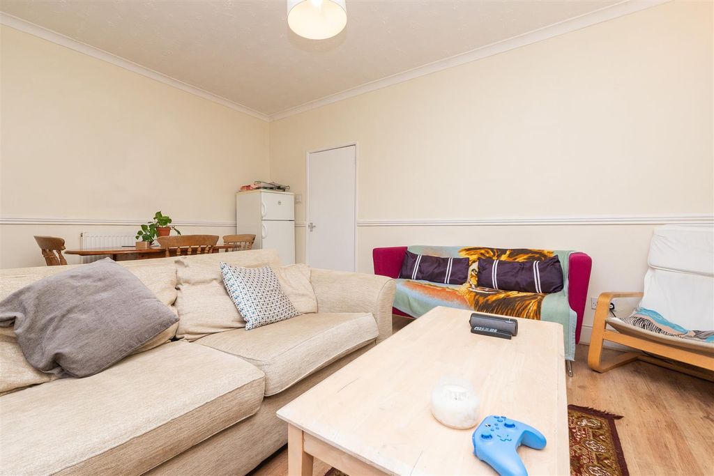 Property photo 3 of 14 11-Lewington-Road-Bs16-4Ab-7.Jpg