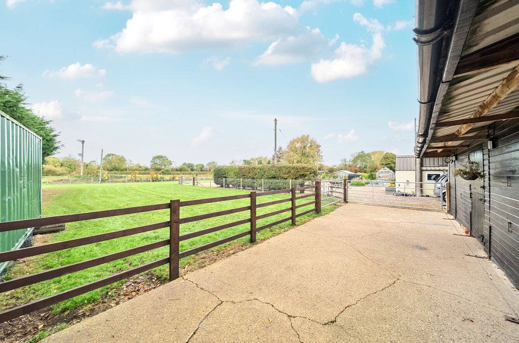 Property photo 2 of 25