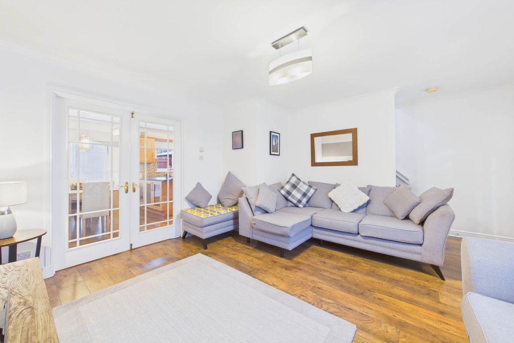 Property photo 3 of 24