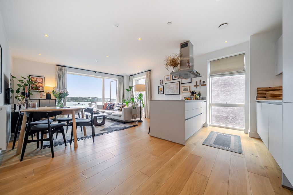 Property photo 1 of 16 Kitchen/Dining