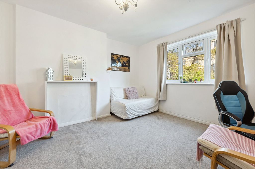Property photo 3 of 8