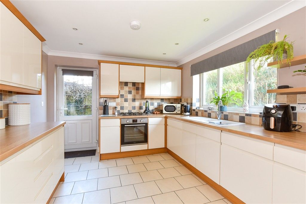 Property photo 3 of 12 Kitchen