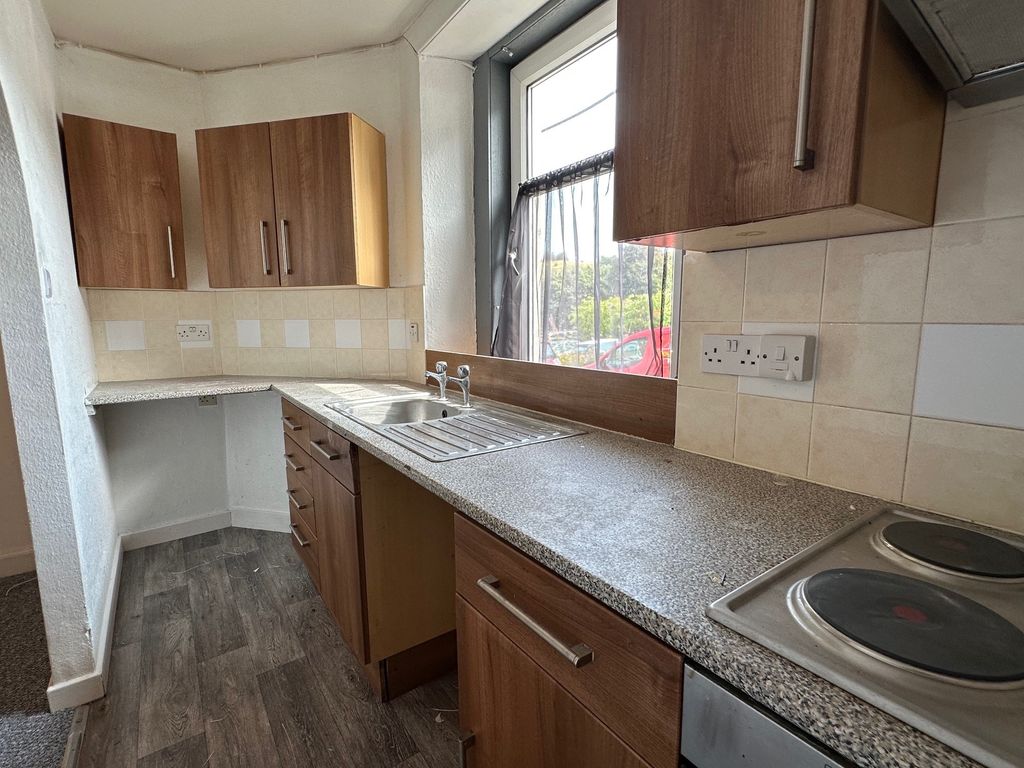 Property photo 3 of 7 Kitchen