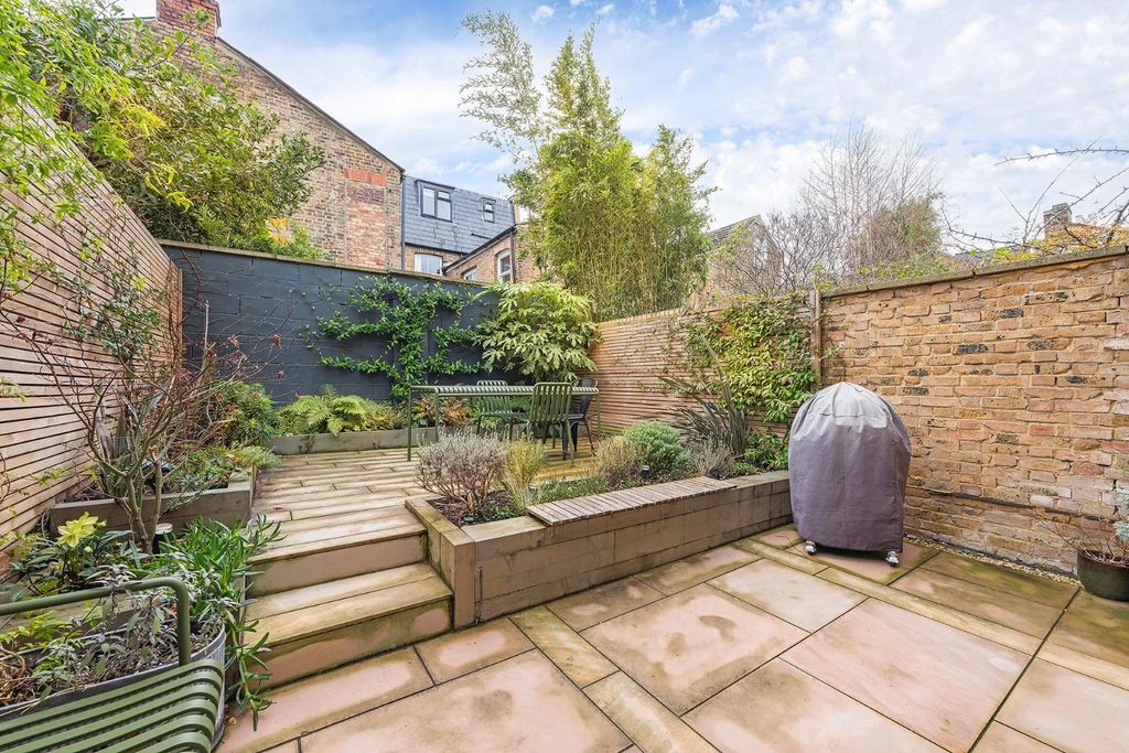 Property photo 2 of 22 Garden (1).Jpg