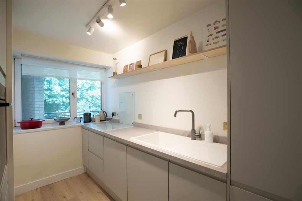 Property photo 3 of 17 Kitchen
