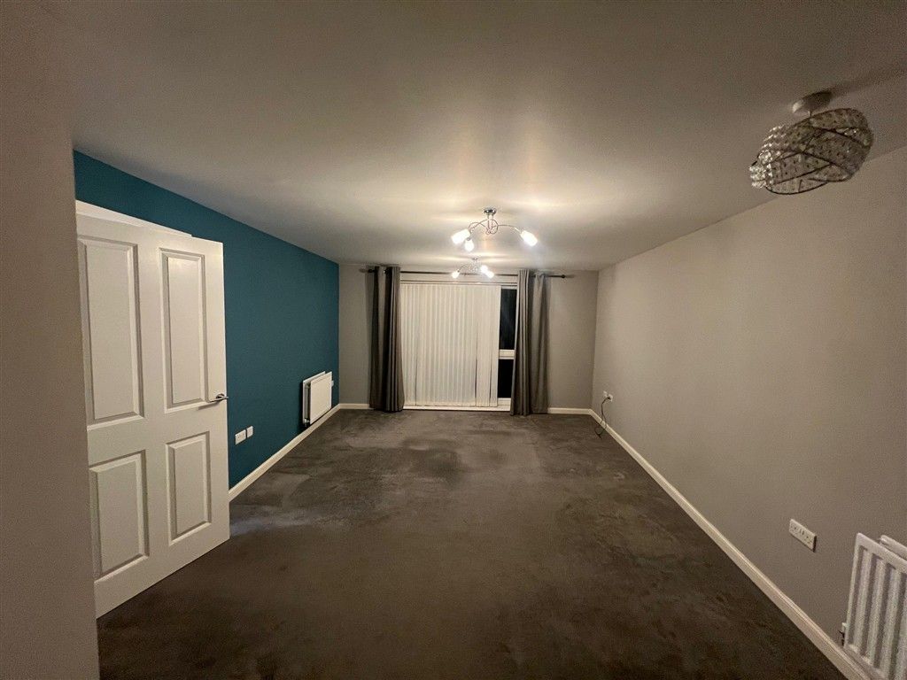 Property photo 3 of 7 Lounge