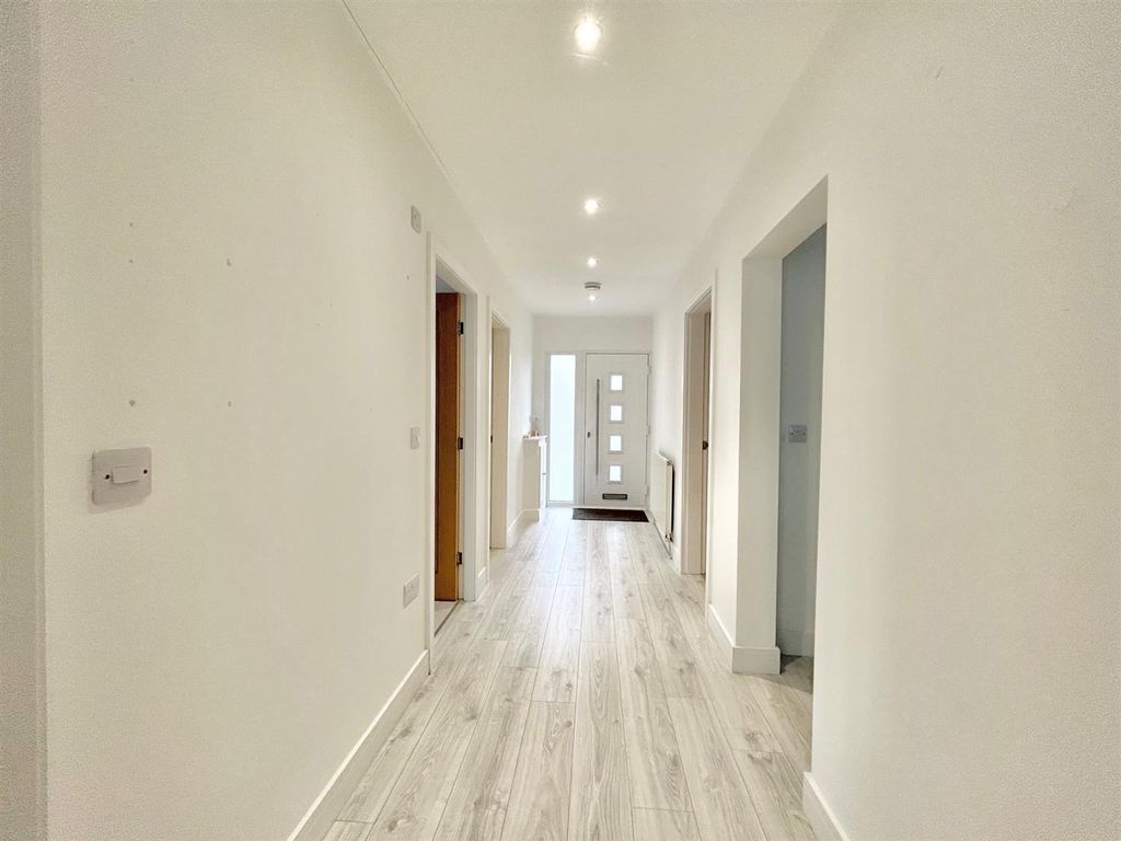 Property photo 2 of 16 Hall.Jpg