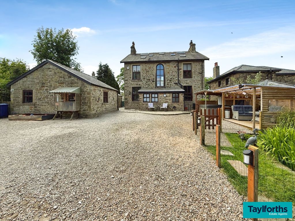 Property photo 2 of 35