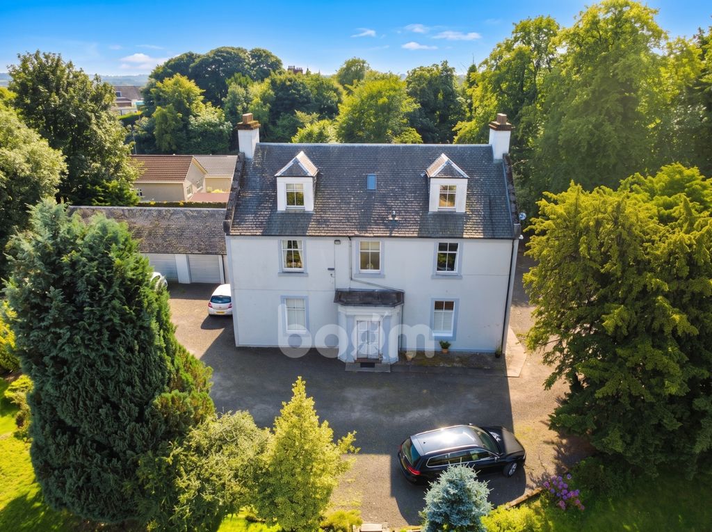 Property photo 1 of 23 Glebe Road, Beith External Pic