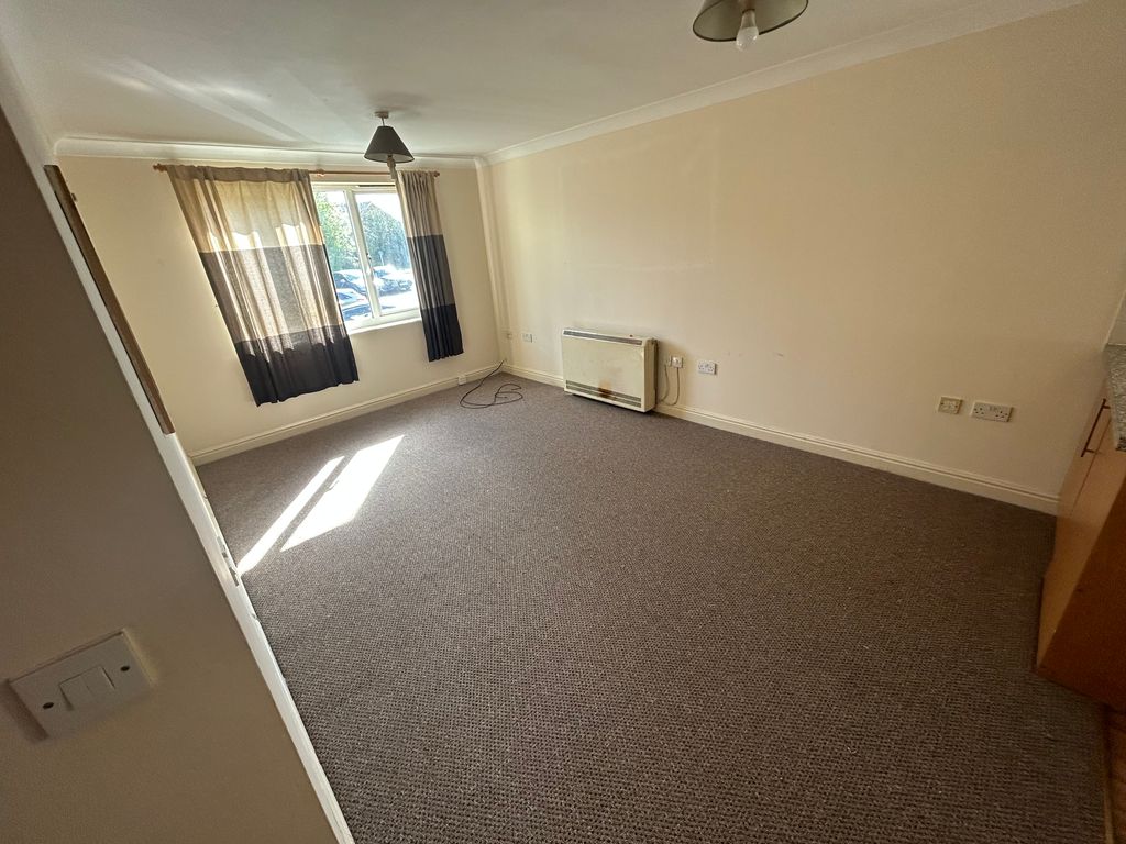 Property photo 3 of 5 Living Room