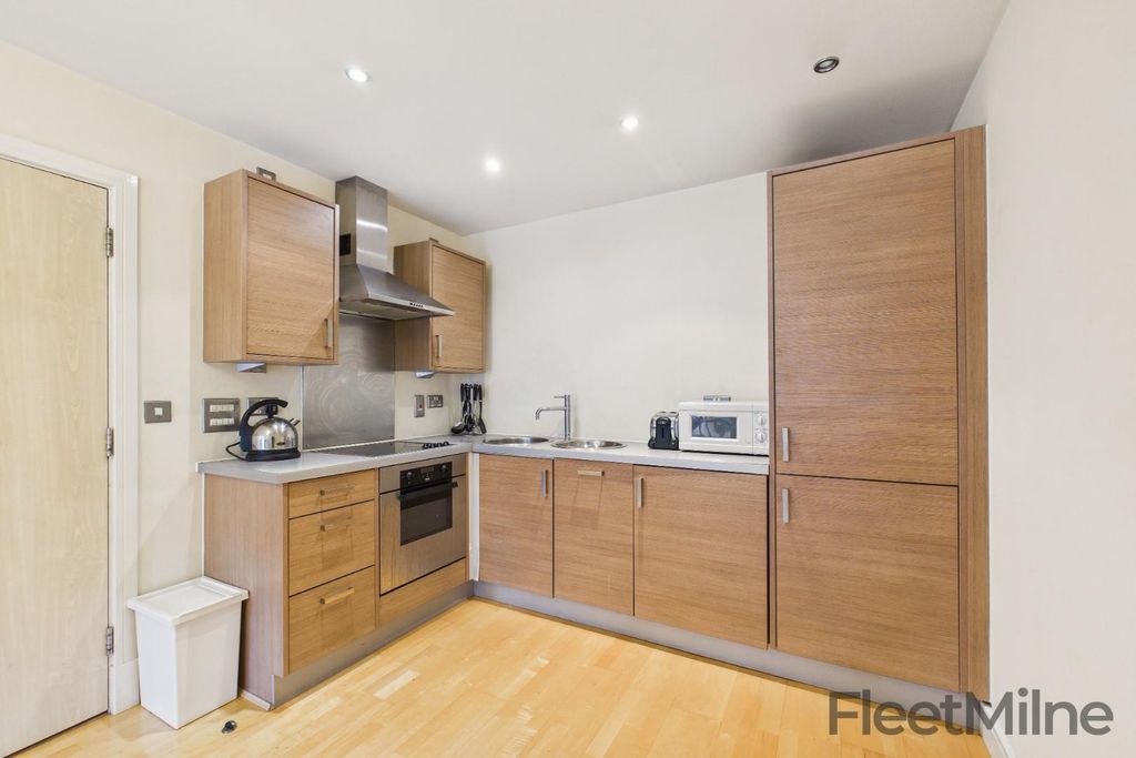 Property photo 2 of 10 Kitchen