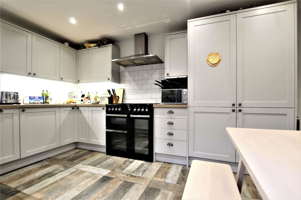 Property photo 1 of 14 Photo 13