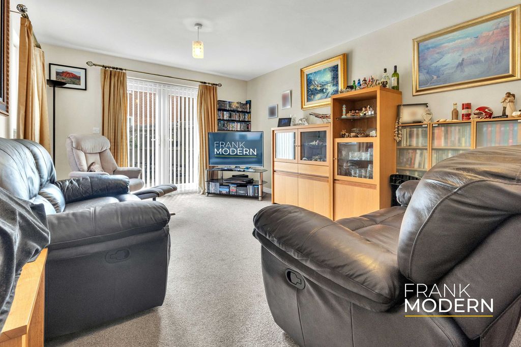 Property photo 2 of 44 Living Room