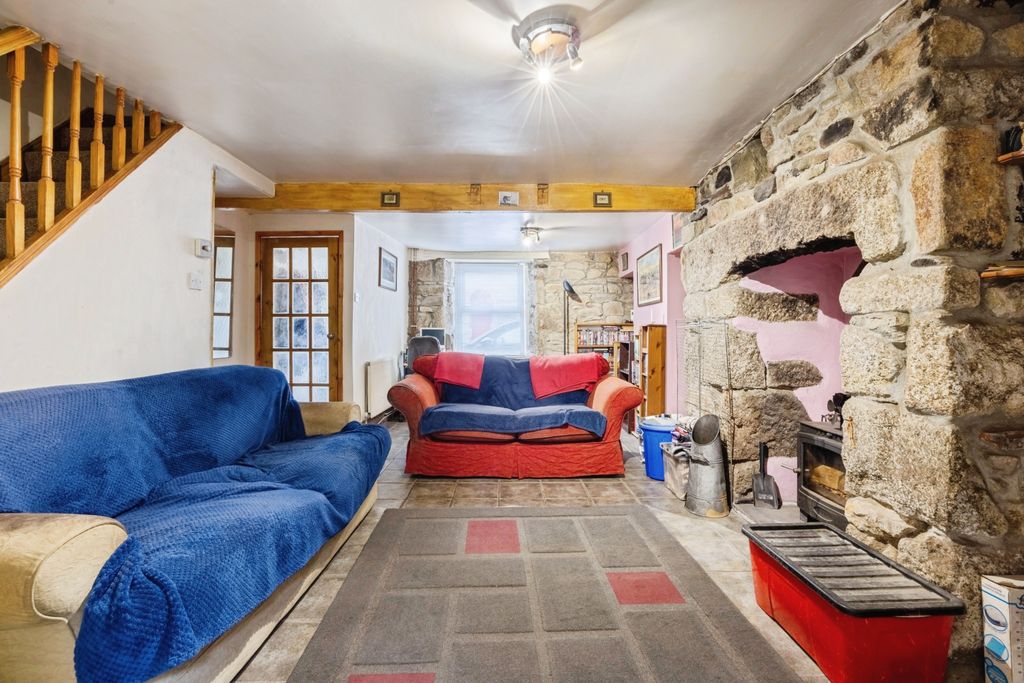 Property photo 3 of 20 Lounge