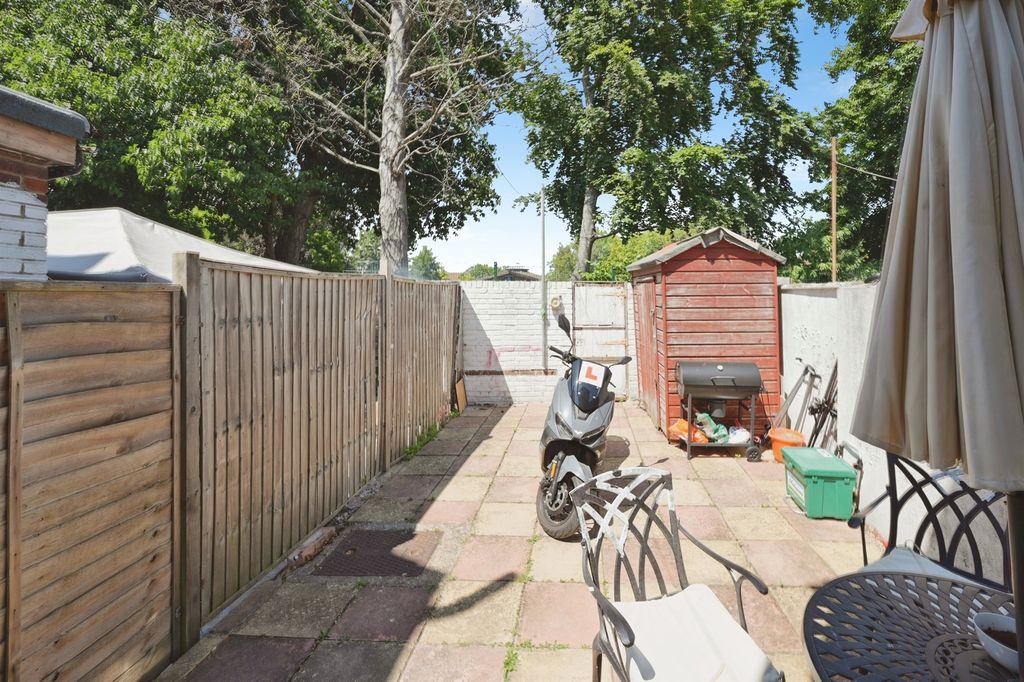 Property photo 2 of 12