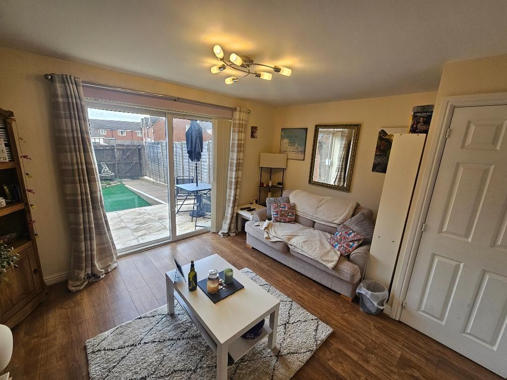 Property photo 3 of 13 Lounge