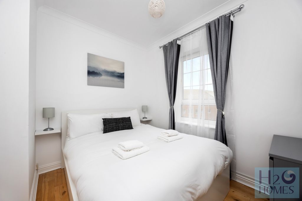Property photo 1 of 14 Starboard Court, 34-002