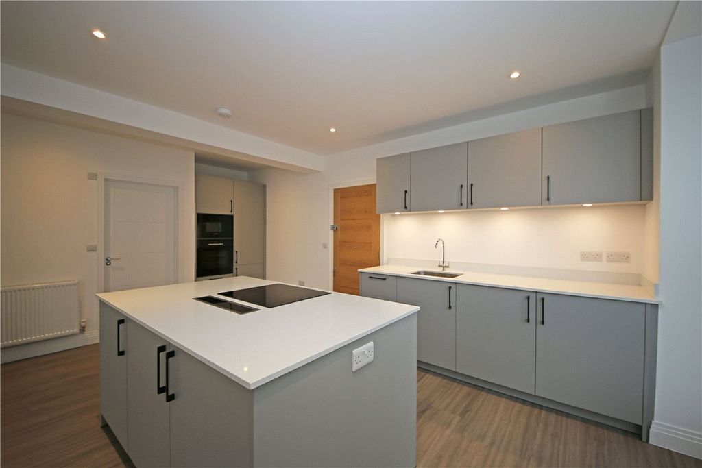 Property photo 3 of 6 Kitchen