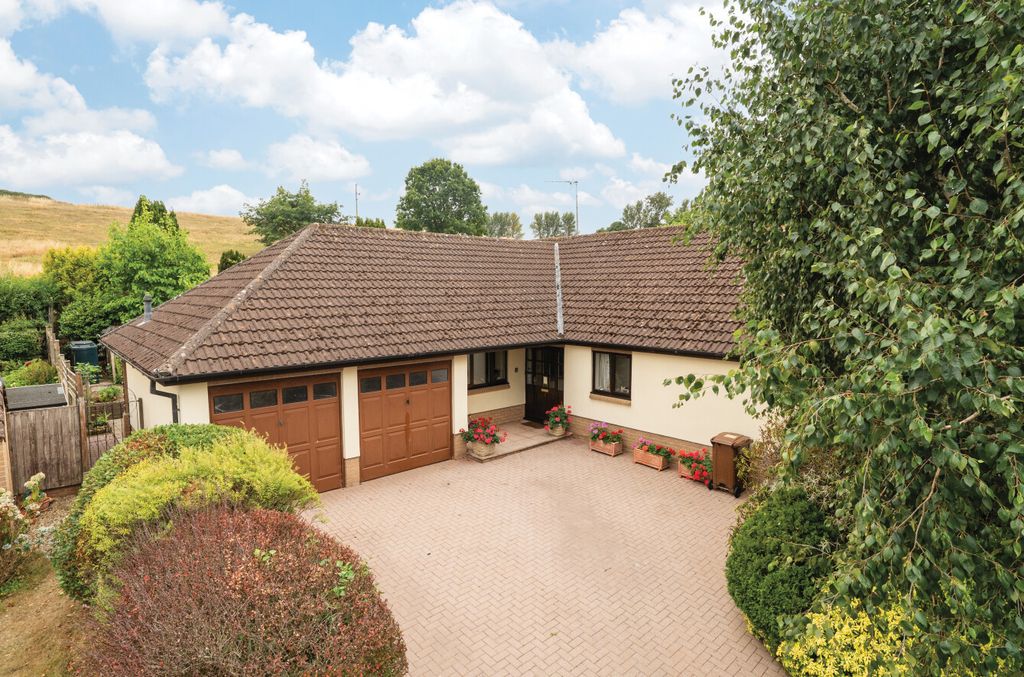 Property photo 1 of 22 2 Bishops Rise