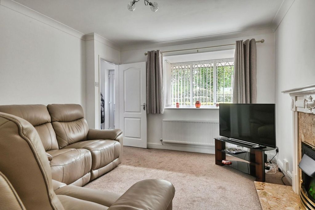 Property photo 3 of 20 73Lin12.Jpg