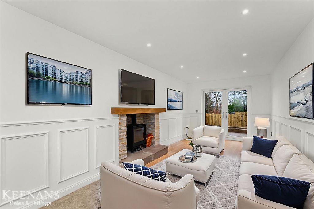 Property photo 3 of 47 Dsc09183 - Living Room - Modern - 4.Jpg