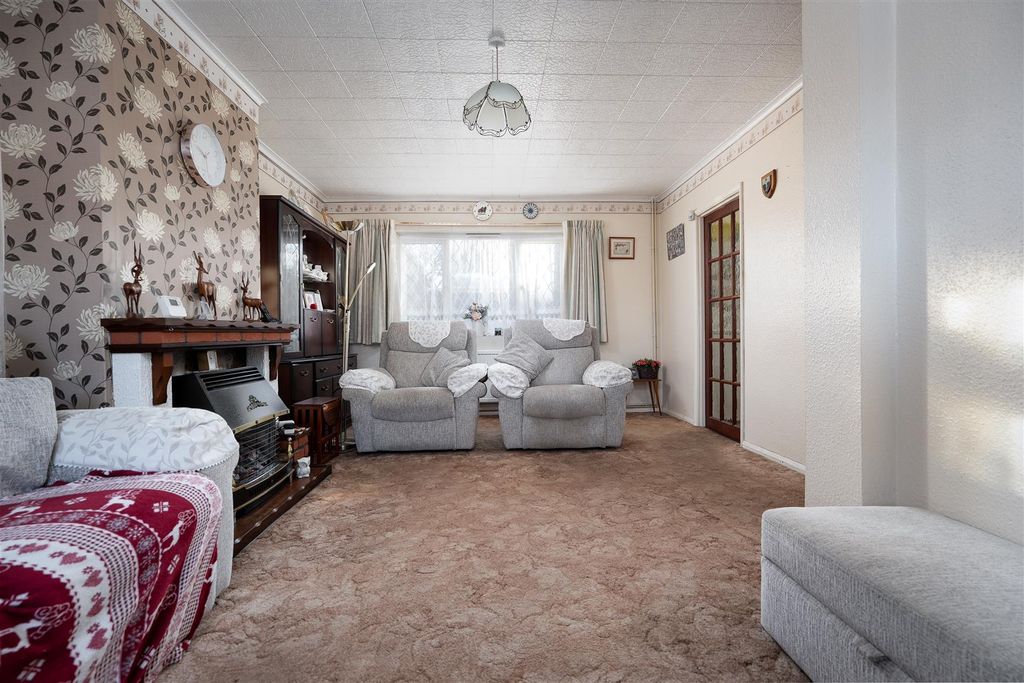 Property photo 3 of 14 Living/Dining Room