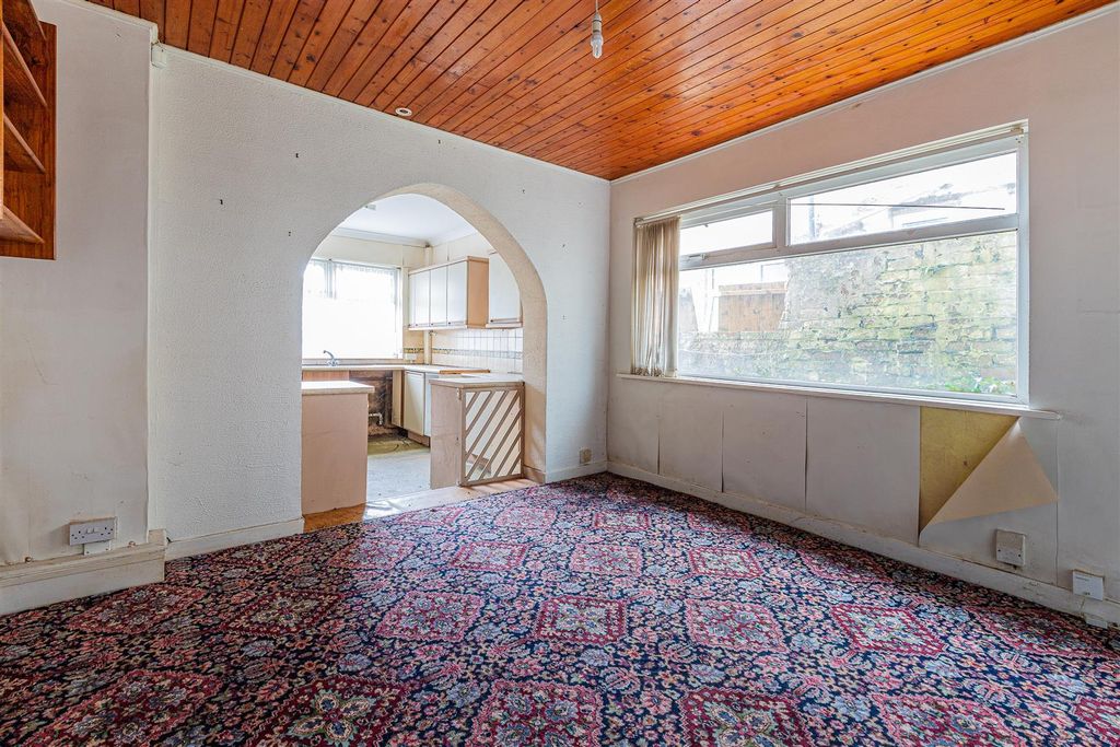 Property photo 3 of 20 69-4.Jpg