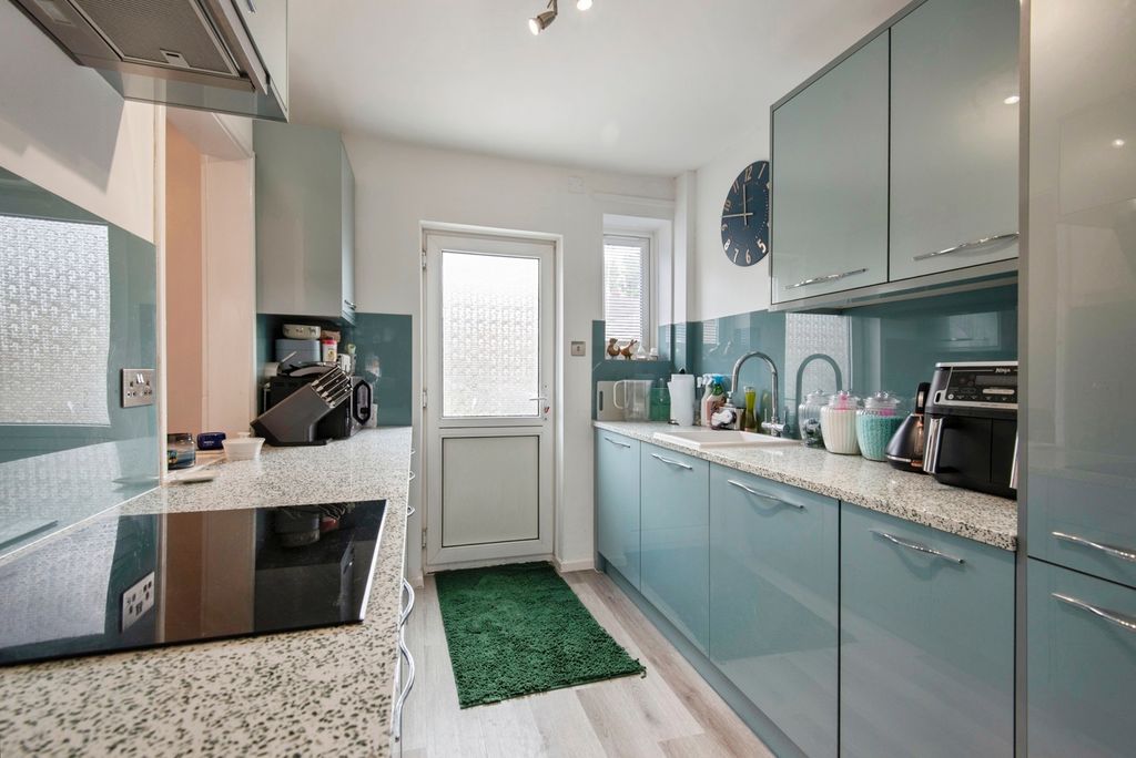 Property photo 3 of 17 Kitchen