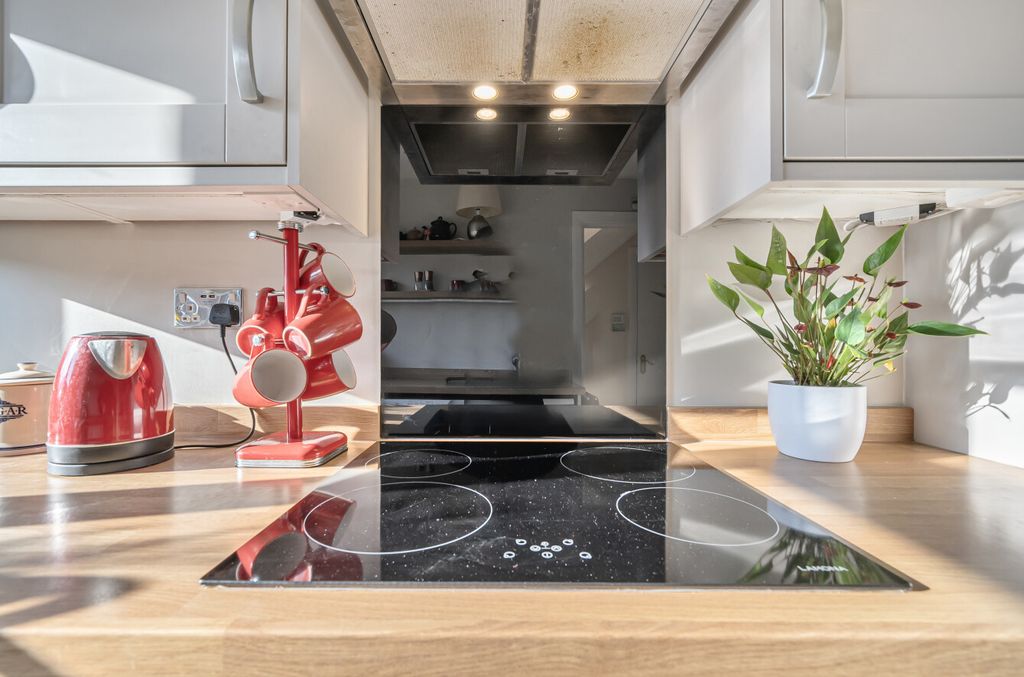 Property photo 3 of 20 1430537-11-69Bc4E...