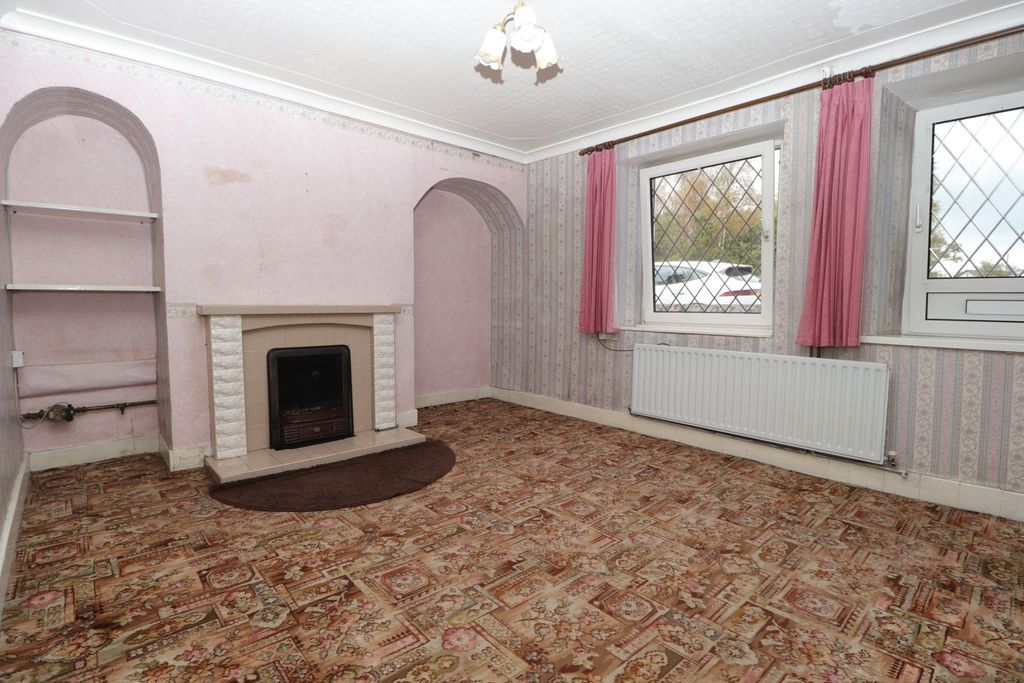 Property photo 3 of 30 Living Room